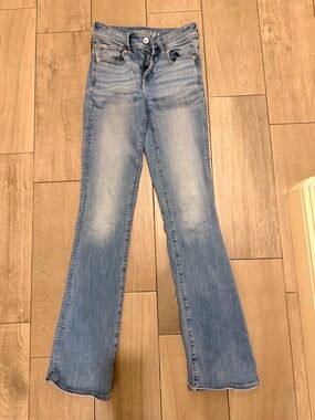 American Eagle Outfitters Women's Light Blue Kick Back Jeans
